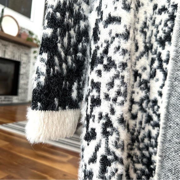 ‘Dreamers by Debut’ Women's Cardigan Sweater - Picture 2 of 4